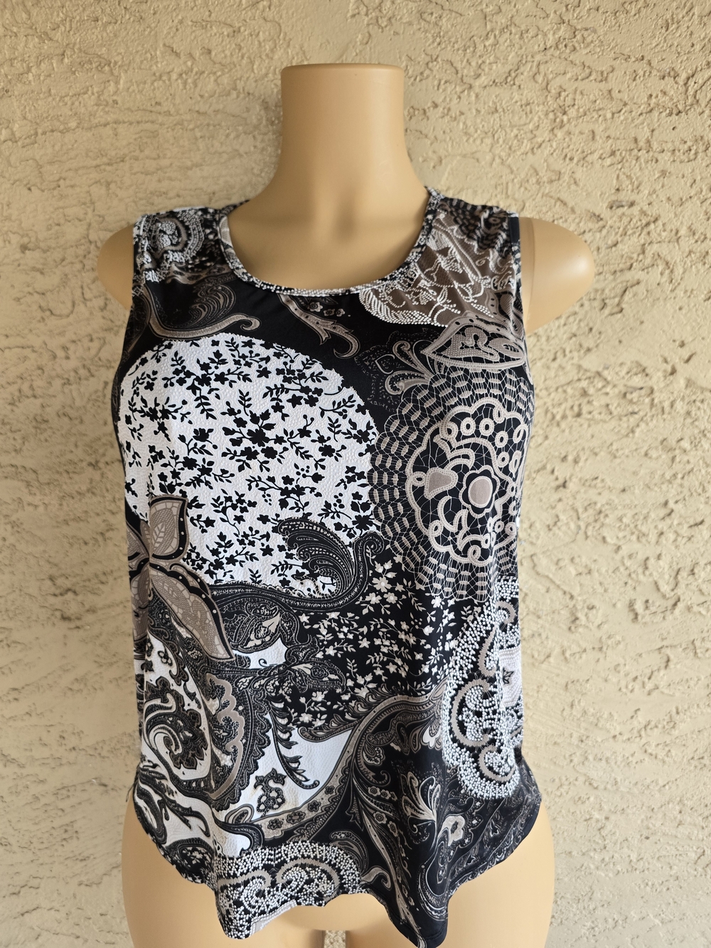 Expresso Black & White Paisley Scoop Neck Tank Top